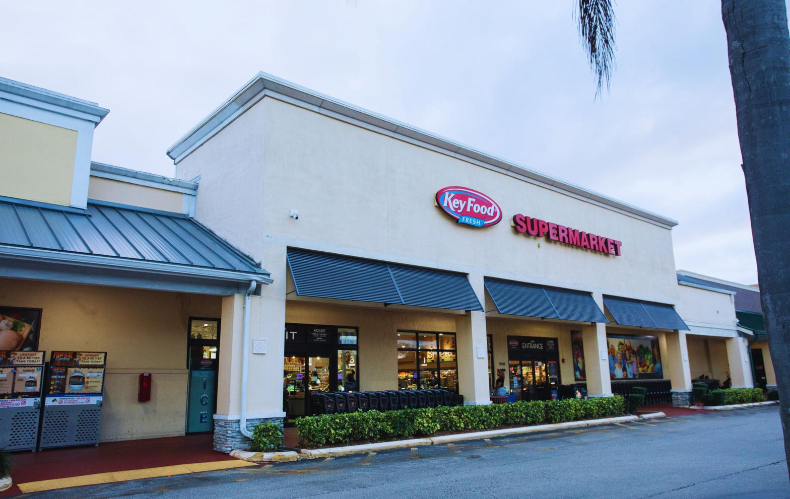 Key Food Fresh storefront on State Road 84